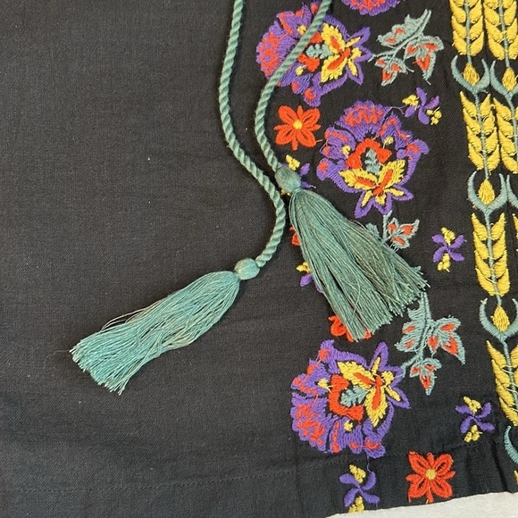 Natural Life Boho Floral Embroidered Top - Picture 10 of 12